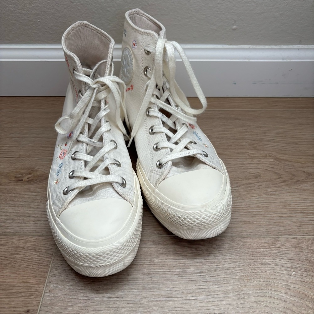 Converse Chuck Taylor All Star Lift Platform 'Embroidered Floral - Egret'